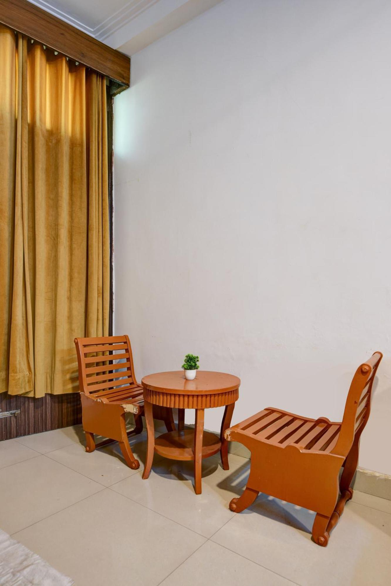 Kiara Near Delhi Airport - Free Airport Drop Hotel