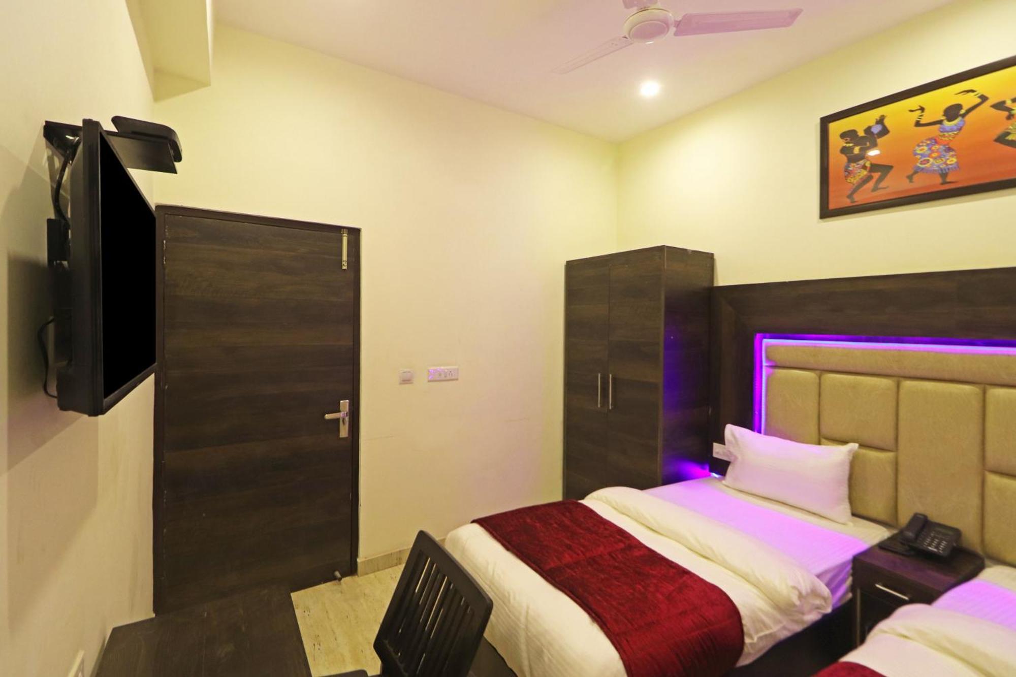 Kiara Near Delhi Airport - Free Airport Drop New Delhi