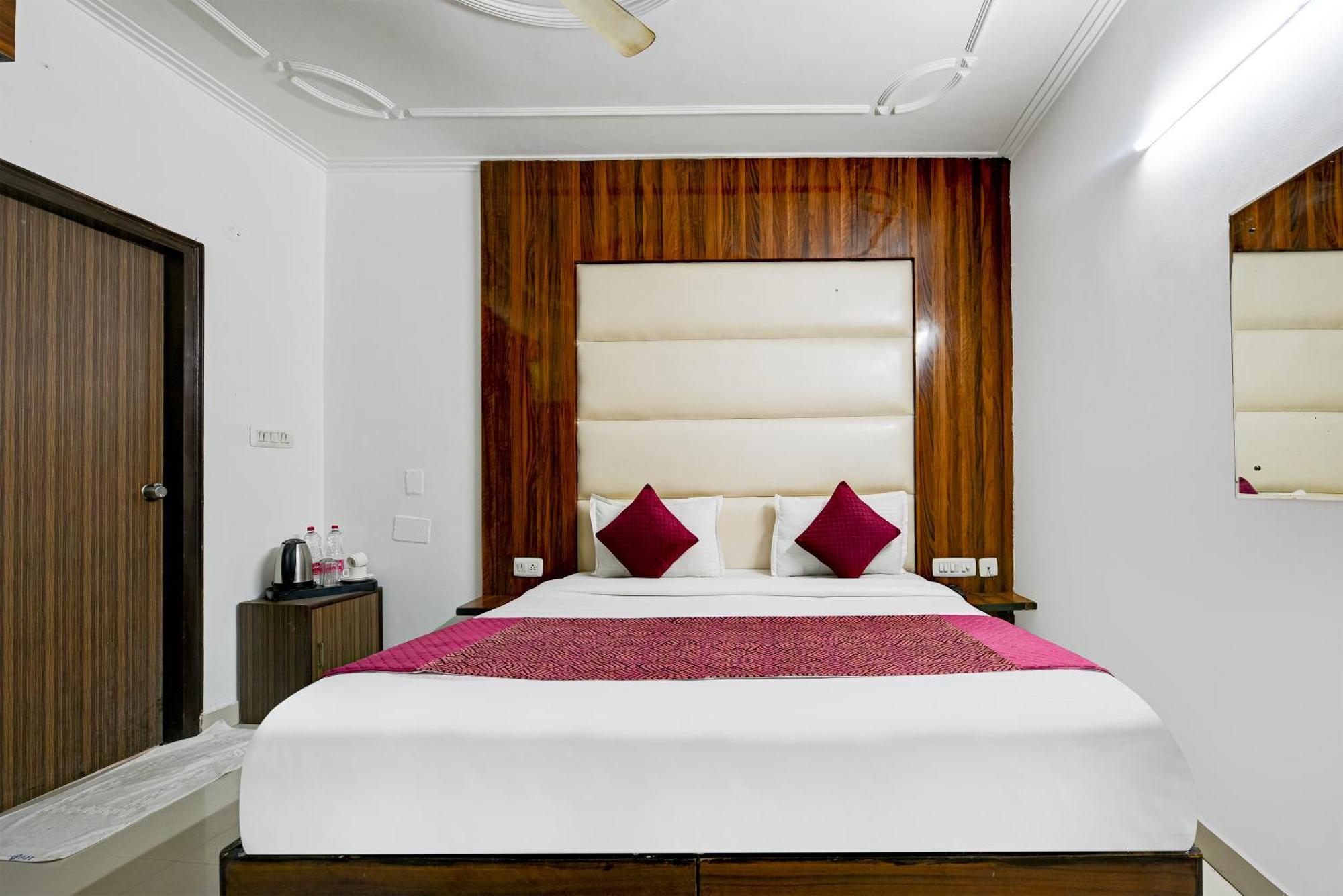 Kiara Near Delhi Airport - Free Airport Drop 4* New Delhi