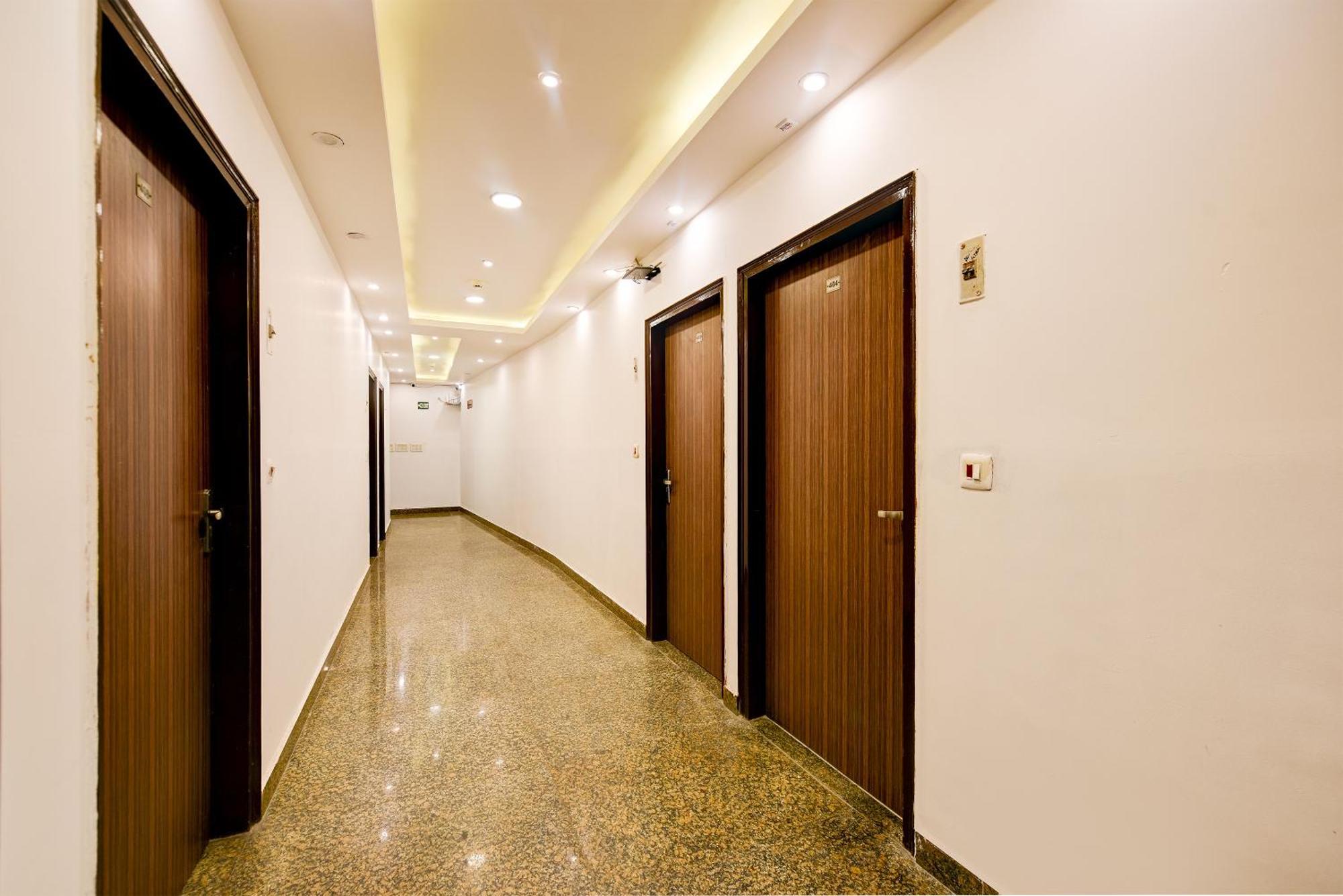 Kiara Near Delhi Airport - Free Airport Drop Hotel 4*
