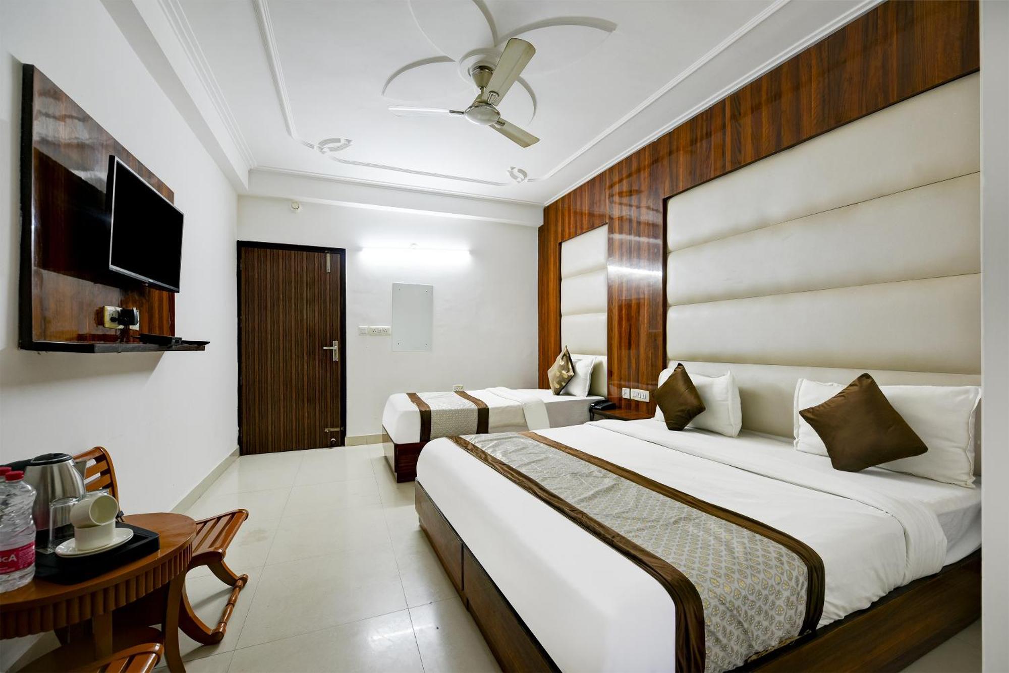 Hotel Kiara Near Delhi Airport - Free Airport Drop 4*