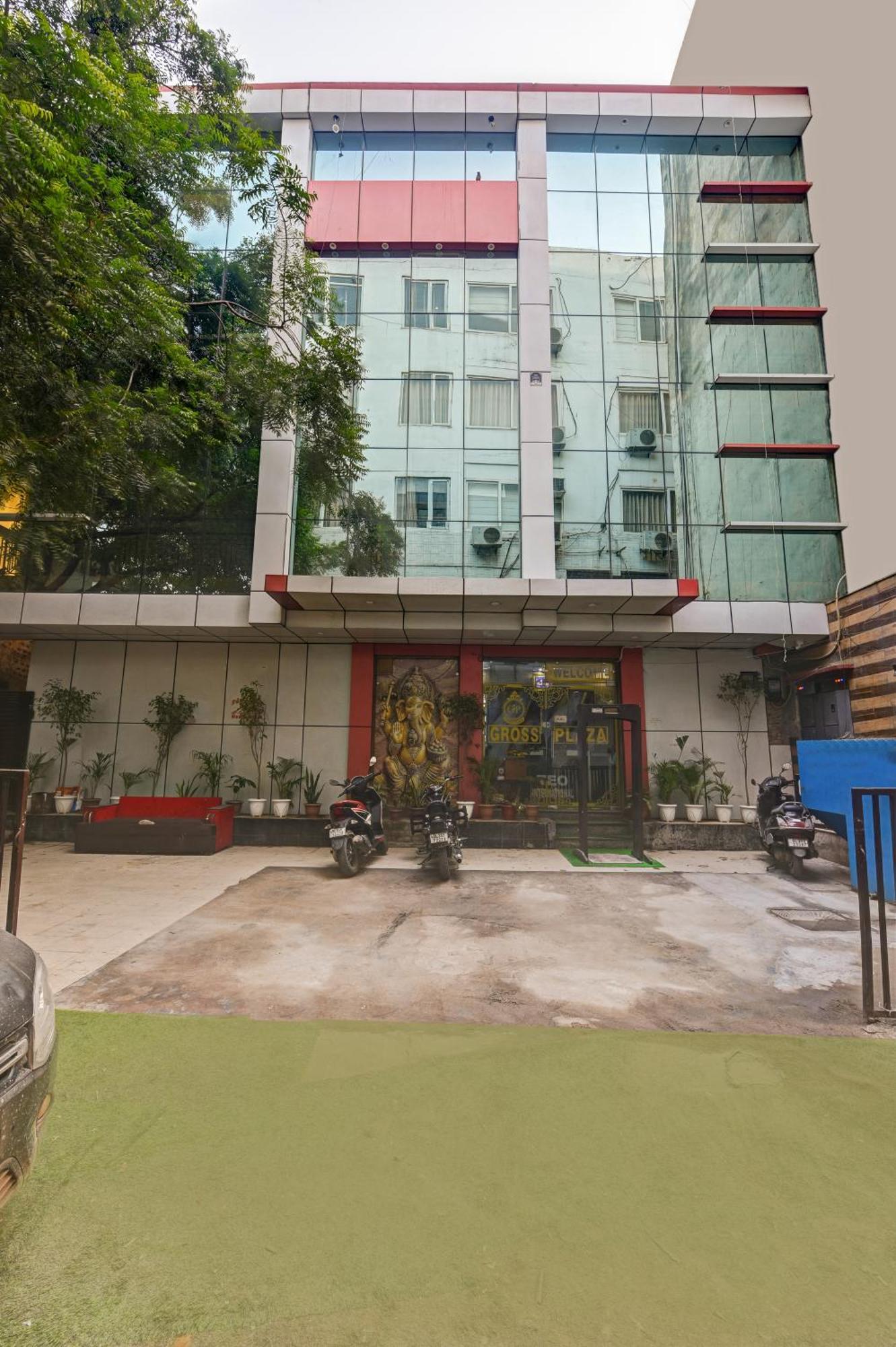 Gross Plaza Near The Airport Of Delhi Hotel