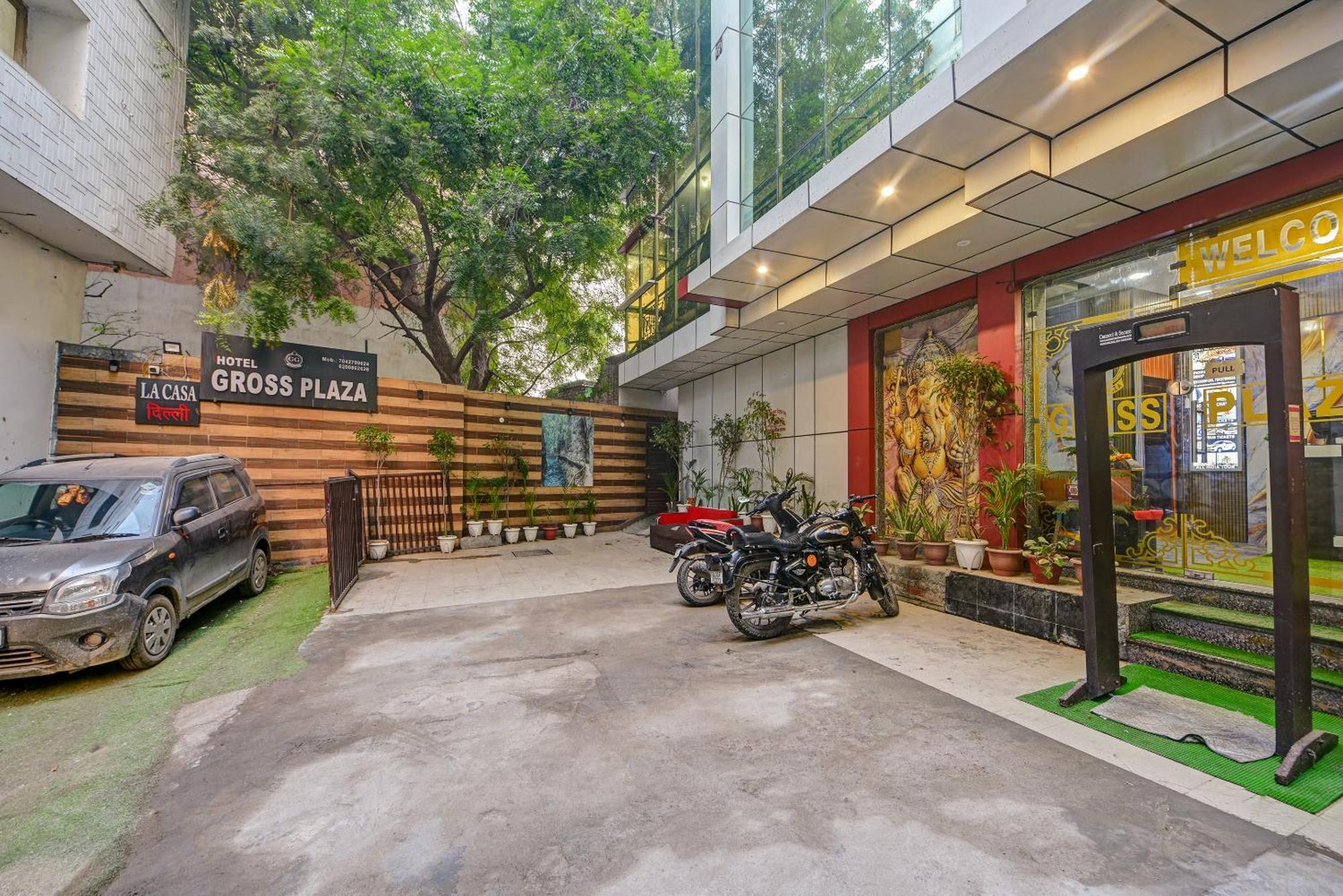 Hotel Gross Plaza Near The Airport Of Delhi 4*