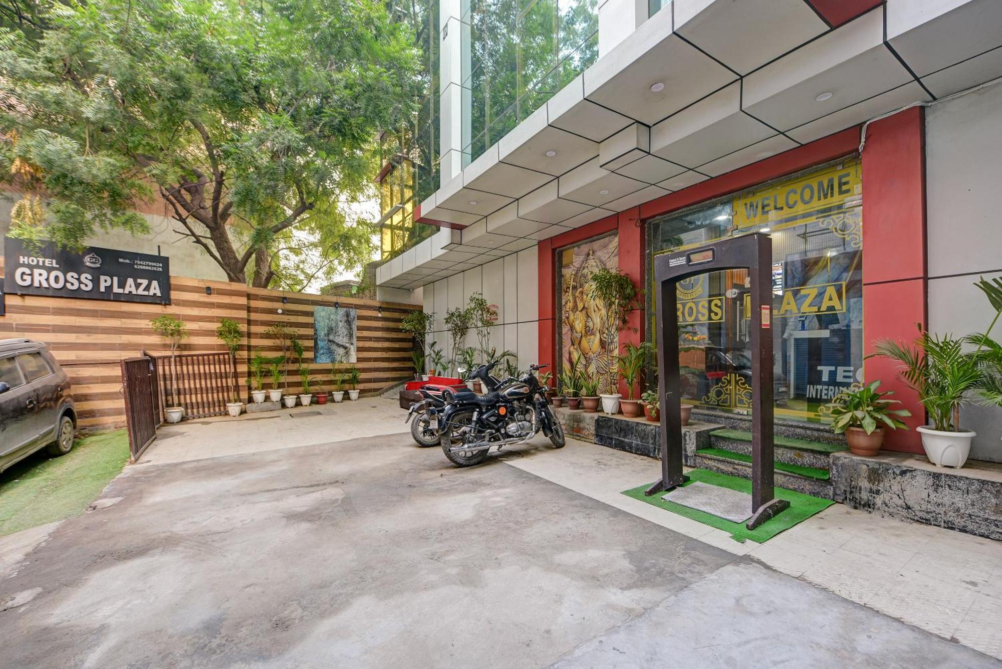 Hotel Gross Plaza Near The Airport Of Delhi 4*